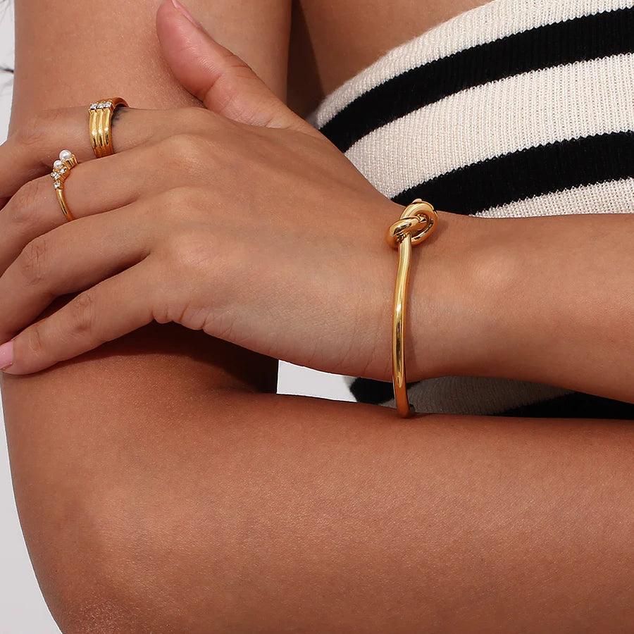 Bracelet "Knot Bangle" - Emberly