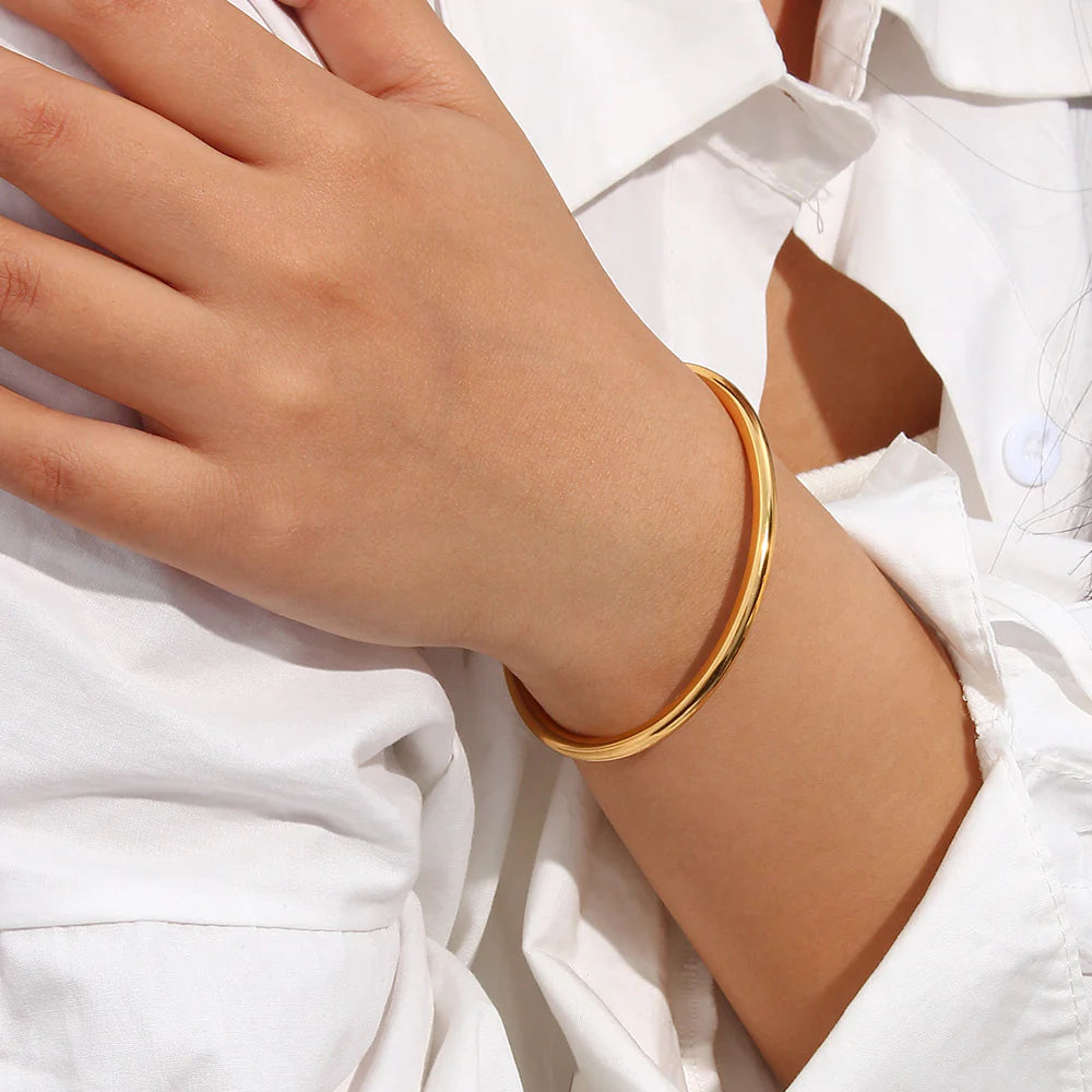 Circle Bangle - Emberly