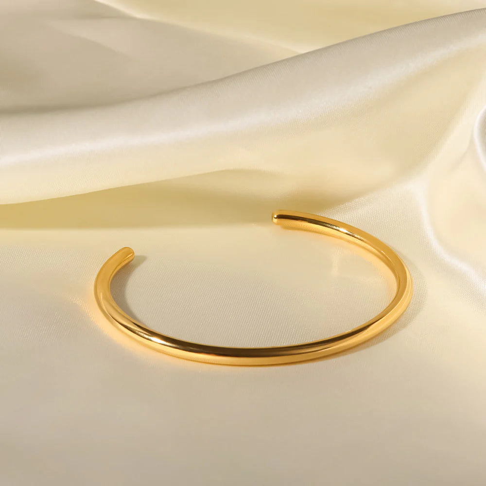 Circle Bangle - Emberly