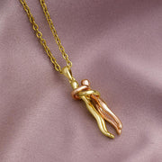 Necklace „Love’s Embrace“  - Emberly