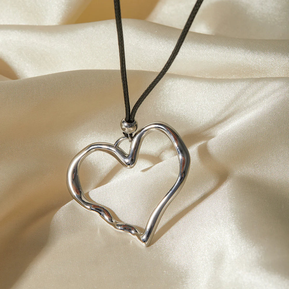 Amara pendant